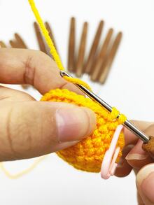 11件套单头钩针套装，尺寸0.5mm-3.0mm，天然竹柄，适用于细线钩织、玩偶钩织、蕾丝钩织等，也可用于编织钩针作品，是馈赠亲友的绝佳礼物。 - 碳化銀頭鉤針 - 查看 6