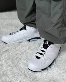 Nike Jordan Air Jordan 6 "Reverse " - Simple, Versatile, Mid-Top Retro Basketball Shoes For Men - White and Black - View 9