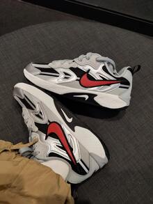 Nike JAM “金属银” 舒适百搭、防滑耐穿的低帮篮球鞋，女款，白/灰/黑 - 白灰黑 - 查看 6