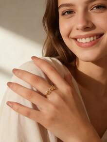 Charm-In Anillo chapado en oro con letra LOVE curva única, artículo a juego atmosférico, regalo de confesión de cumpleaños, regalo del Día de San Valentín para la novia - Dorado - Ver 2
