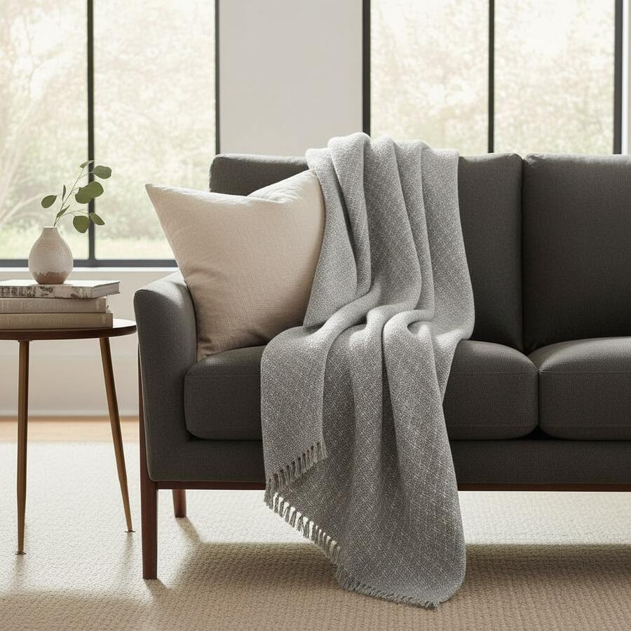 Luxurious Striped Sofa Throw 180x240 Handmade Decoration - gris con línea blanca - View 1
