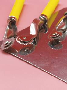 Precision Gear Wheel With Seam Marking, Non-Slip Plastic Handle For Easy Grip And Control, Suitable For Sewing, Pattern Making Practice, Artificial Leather, DIY Crafts, Ideal Beginner-Friendly Marking Tool For Sewing And Leatherwork - Round Shank Scribing Wheel - View 3