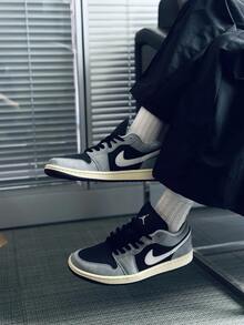 Nike Jordan Air Jordan 1 Low“浅烟灰色”时尚舒适防滑耐穿低帮复古篮球鞋，男款，黑灰色 - 黑灰 - 查看 9