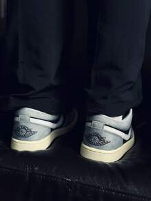 Nike Jordan Air Jordan 1 Low“浅烟灰色”时尚舒适防滑耐穿低帮复古篮球鞋，男款，黑灰色 - 黑灰 - 查看 10