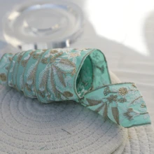 1.5码金属质感花卉刺绣蕾丝花边 - 莲花亮片设计，包含粉色、绿色和米色 - 适用于DIY工艺品和服装配饰的装饰丝带，圣诞节和万圣节蕾丝装饰，节日装饰 - 多色 - 查看 9