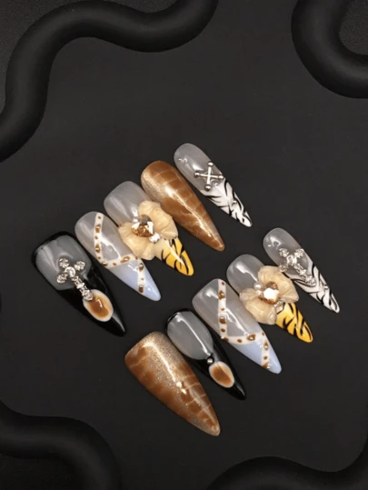 手工美甲长尖复古条纹指套丝带金属饰品，配立体蝴蝶结，日常佩戴的按压式美甲