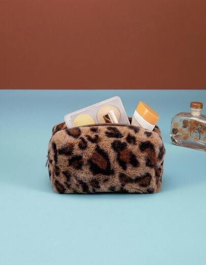 Joivida 1 pièce Nouveau sac cosmétique octogonal portable en peluche, organisateur de maquillage pour femmes, organisateur de voyage pour articles de toilette, cadeaux essentiels, rangement avec fermeture éclair, accessoires pour ongles, sacs à maquillage, sac cosmétique, organisateur de maquillage, voyage, trousse de maquillage, sac, vanité, trousse de maquillage, articles de voyage essentiels, sac, sacs à maquillage, articles de voyage essentiels, accessoires de vanité, petit sac à maquillage, sac cosmétique, articles de voyage essentiels, grande capacité, grand sac à maquillage