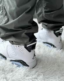 Nike Jordan Air Jordan 6 "Reverse " - Simple, Versatile, Mid-Top Retro Basketball Shoes For Men - White and Black - View 8