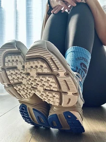 Nike V2K Run GTX 女款舒适、多功能、防滑、耐穿、透气低帮跑鞋，浅灰色 - 淺灰色 - 查看 10