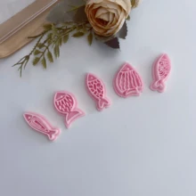 1/5件海洋鱼形软陶切割器，粉色纹理鱼形，DIY耳环夏季饰品工艺工具，海洋爱好者礼物 - 粉色 - 查看 5