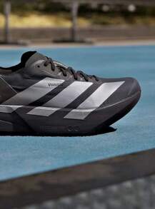 Adidas Adizero Adios Pro 4 Zapatos cómodos, versátiles y ligeros para carreras de larga distancia y sprint, de caña baja y uso casual, para hombres - Negro - Ver 3