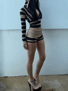 Women Striped Knit Micro Shorts Fold Over Elastic Waist Slim Fit Mini Bottom Y2k Lounge Sweater Shorts - màu đen - Xem 7