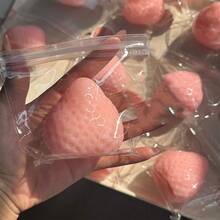 1个2026新款柔软可捏草莓减压玩具，硅胶质感，可作、旅行玩具、课堂玩具、迷你小玩意、洗澡玩具，适合作为圣诞节、万圣节、生日礼物 - 彩色 - 查看 9