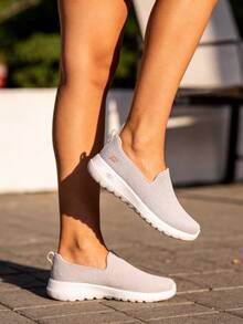 Skechers 女士休闲舒适运动鞋 124637-NAT - 自然色 - 查看 1