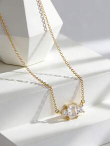 Charm-In 女士镀金几何锆石项链，三爪镶嵌锆石吊坠，简约闪耀风格，适合日常通勤和派对装扮，是送给女友或闺蜜的吸睛礼物 - 金色 - 查看 1