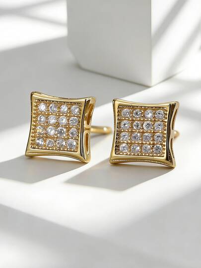 女士镀金方形耳钉，镶嵌立方氧化锆石，镂空背面设计，简约优雅，适合日常佩戴和工作场合，时尚礼品之选。