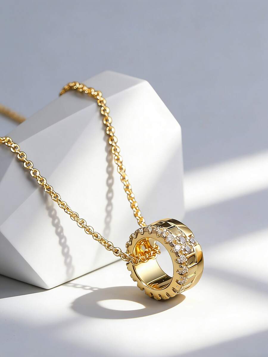 Charm-In Dây chuyền mặt tròn mạ vàng dành cho nữ, đính đá CZ và thiết kế dày dặn, có họa tiết, lý tưởng cho các bữa tiệc và sử dụng hàng ngày. Món quà hoàn hảo dành cho người yêu. - Vàng - Xem 1