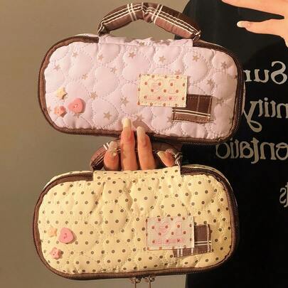 1个大容量拉链铅笔盒，方便携带。内部隔层可收纳小型文具。适合学校和办公室使用，是返校季礼盒的理想之选，也是馈赠亲友的佳品。