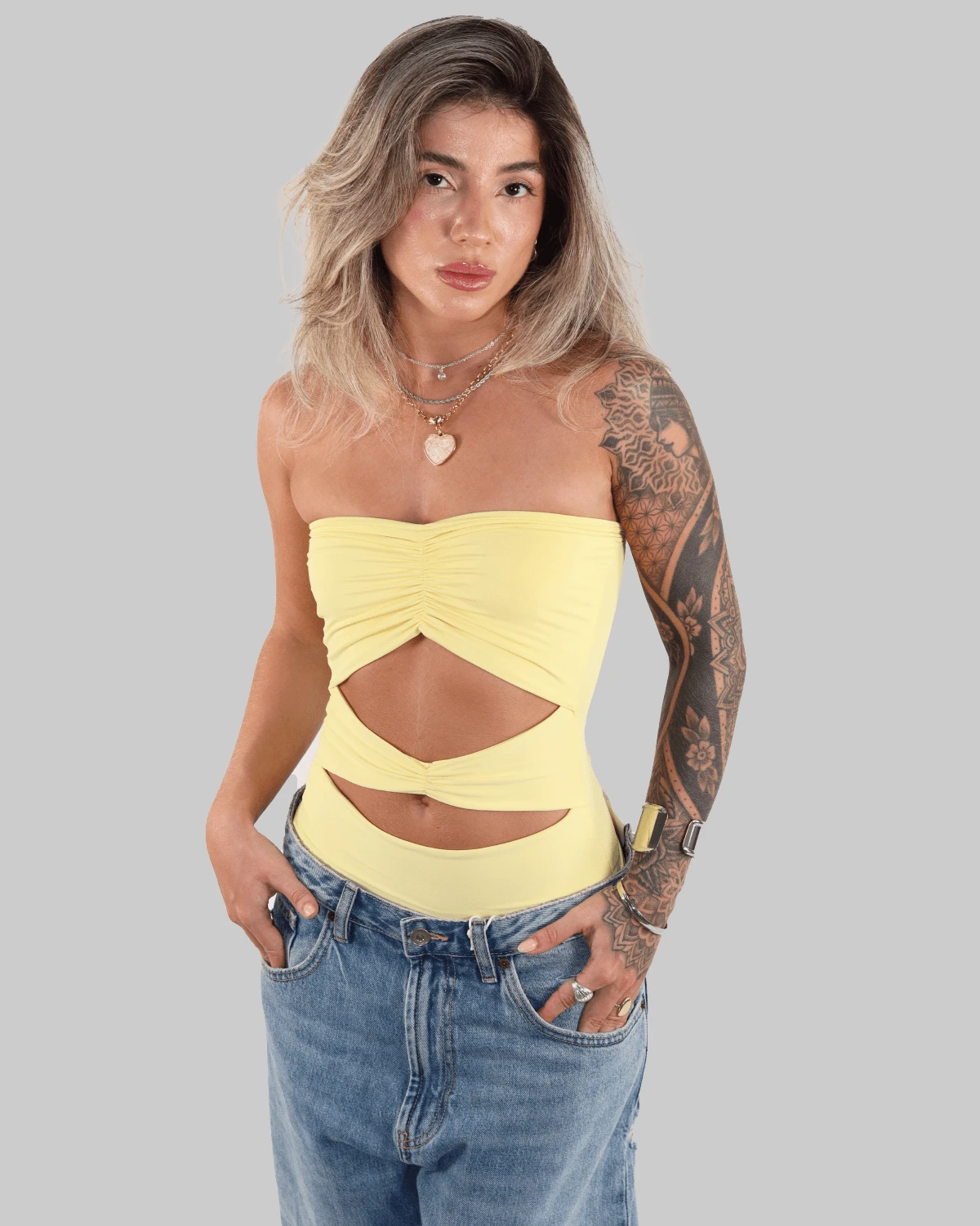 Strapless Cropped Top With Cutouts, Ruching, And A Cutout At The Stomach - Summer Style - 香草 - 查看 1