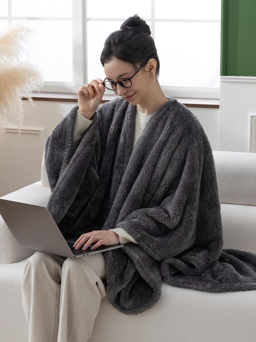 Women's Ultra-Soft Fuzzy Fluffy Wearable Throw With Pockets – Cozy Plush Fleece Wrap For Lounging - 煙燻灰 - 查看 1