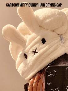 米菲兔珊瑚绒吹干帽，可爱的米菲兔印花，柔软的乳白色面料，厚实舒适的绒面质感，适合居家、浴室、沐浴后、日常护理，是米菲兔粉丝、卡通爱好者、儿童、成人、美容爱好者的理想之选，也是送给女朋友和家人的完美礼物。 - 米色 - 查看 2