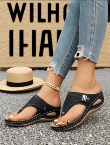 Clip-On Wedge Heels And Hollow-Out Design Women's Shoes Fit The Foot Well And Are Not Easily Deformed. Wearing Them In Summer Can Keep The Feet Dry And Reduce The Feeling Of Stuffiness - Black - View 3