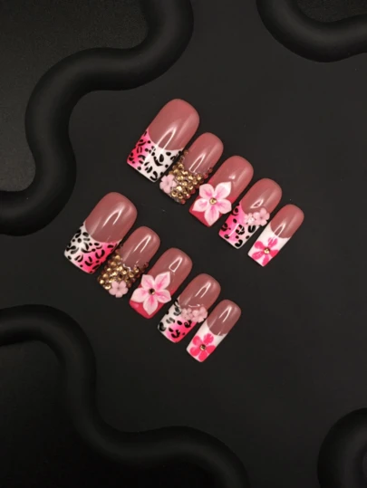 Handmade Nails Square 3D Carved Sweet Style Two-Tone Striped Fingertip Three-Dimensional Flower With Small Golden Diamonds Press On Nails For Daily Wear