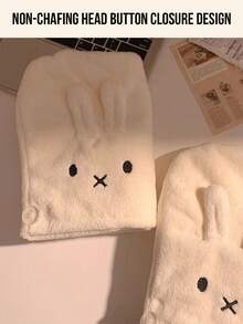 米菲兔珊瑚绒吹干帽，可爱的米菲兔印花，柔软的乳白色面料，厚实舒适的绒面质感，适合居家、浴室、沐浴后、日常护理，是米菲兔粉丝、卡通爱好者、儿童、成人、美容爱好者的理想之选，也是送给女朋友和家人的完美礼物。 - 米色 - 查看 5