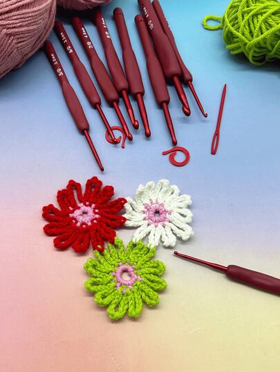 Bộ 4 món móc len, gồm 1 móc len đỏ + 1 kim khâu đỏ và 2 kim đánh dấu mũi, tay cầm mềm mại, thiết kế tiện dụng, phù hợp cho người mới bắt đầu.