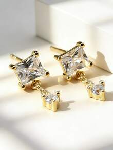 女士镀金公主方形锆石耳钉，搭配小巧圆形链坠，简约优雅风格，适合日常通勤和工作场合佩戴，是时尚爱好者的理想礼物。 - 金色 - 查看 3
