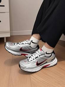 Nike Initiator 時尚透氣耐磨 低筒 休閒城市通勤跑步鞋 男款 黑銀 - 黑銀 - 查看 7