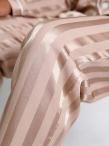 Snug League 男士缎面睡衣套装，长裤丝绸睡袍，纽扣式长袖条纹字母刺绣上衣和裤子，家居服，适合春秋季居家休闲穿着，秋冬季服装 - 香檳色 - 查看 7