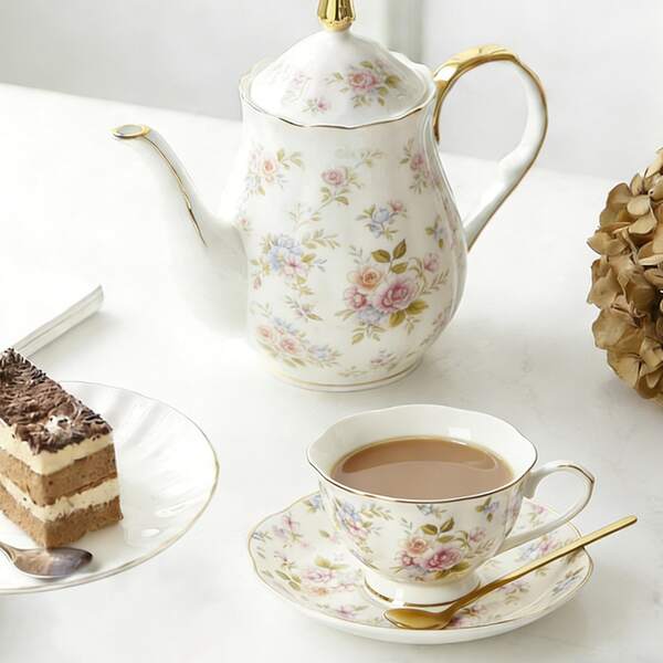 1-delige koffieset in Europese stijl, vintage keramische kop en schotel met bloemenmotief en roestvrijstalen lepel, ideaal als cadeau voor afternoon tea of koffie.