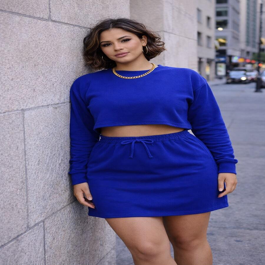 Conjunto Babado é a escolha perfeita para quem ama estar na moda com estilo e conforto. Composto por saia gringa super na moda e cropped manga longa - Azul Royal - Visão 1