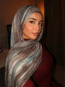 1 Stück Regenbogen gestreifter bedruckter Viskose Hijab, bohemian modisch, bequem und weich Damen Modal Schal, lässig und vielseitig Sonnenschutz Umhang, geeignet als Damen Accessoire für den täglichen Gebrauch und Festtage - Verschiedenfarbig - Übersicht 7