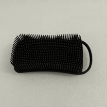 这款硅胶头皮按摩刷，集温和设计、精湛工艺和多功能用途于一体，旨在为您带来水疗级的沐浴体验，并促进头发和皮肤的健康。多功能设计是这款沐浴刷的另一大亮点，它既可用作头皮按摩器，也可用作身体去角质刷。 - A - 查看 10