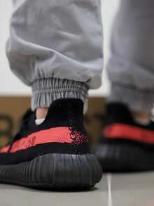 Adidas Originals Yeezy Boost 350 V2“核心黑红”面料运动鞋，休闲低帮休闲鞋，男女款，2022 版 - 黑色 - 查看 11