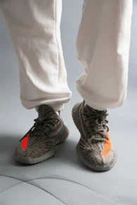 Adidas Originals Yeezy Boost 350 V2 BELUGA RF Low-Top Casual Sneakers, Unisex, 2021 Version - Grey - View 6