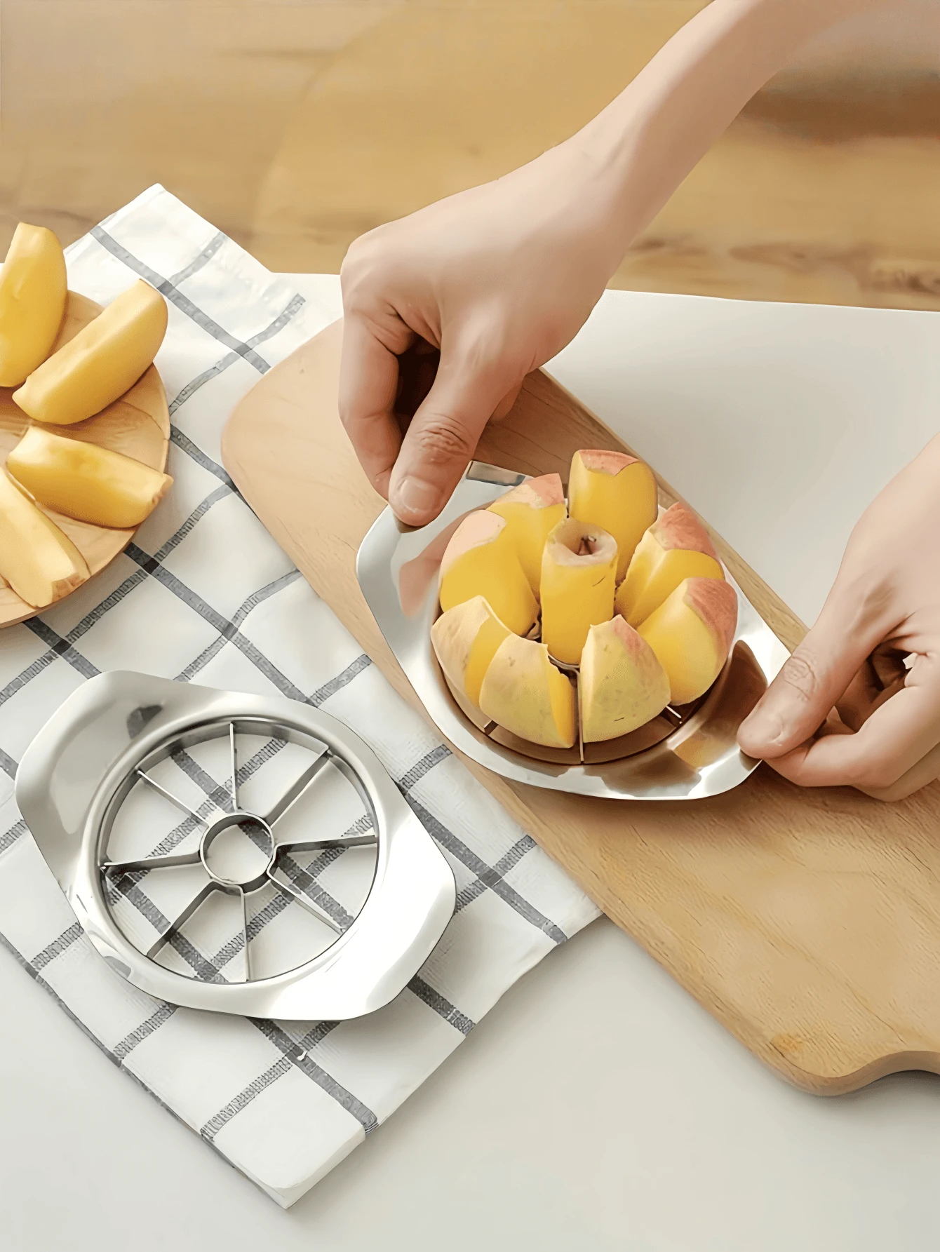 [Favorito del cliente] Cortador y deshuesador de manzana de acero inoxidable - Utensilio de cocina reutilizable para rebanadas de fruta perfectas, ideal para dormitorios y uso doméstico - Plateado - Ver 1