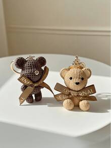 1个棕色坐姿泰迪熊钥匙扣，带吊牌和蝴蝶结 - 树脂材质，坐姿设计，眼睛和耳朵栩栩如生，金黑色鼻子 - 女士时尚配饰，可作车钥匙、包包挂饰、情侣礼物 - 耐用树脂泰迪熊，可爱钥匙扣 - 彩色 - 查看 3