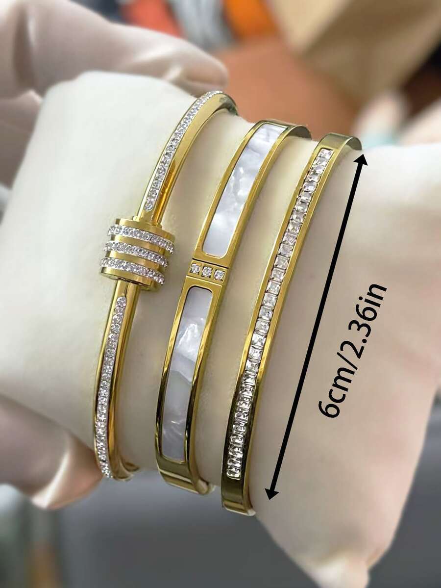 Bộ 3 vòng tay bằng thép không gỉ mạ vàng 18K đính đá Zirconia, trang sức sáng bóng, chất lượng cao, thích hợp làm quà tặng thời trang cho Giáng sinh, Ngày Valentine và Sinh nhật. Phụ kiện thép không gỉ cao cấp tinh tế và thanh lịch, món quà hoàn hảo cho bạn bè và người yêu, thích hợp cho các bữa tiệc, lễ kỷ niệm sinh nhật và các dịp khác, phụ kiện đa chức năng, thiết kế đơn giản và sang trọng.