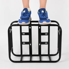 Nuestra cesta trasera de la bicicleta está hecha de un material metálico sólido, duradero y puede soportar un peso de 30 kg / 66 libras. Esta canasta mide 17x13 X6 pulgadas y es adecuada para llevar comestibles, loncheras, amigos Peludos y otros artículos. Nuestra cesta trasera está equipada con todos los componentes necesarios para instalarse de forma rápida y fácil en la mayoría de las bicicletas y eléctricas. El revestimiento negro y la red de carga evitan que sus artículos caigan y se aseguran de que sus artículos sean seguros al montar. Nuestro conjunto de canasta trasera para bicicletas incluye una canasta metálica, un revestimiento negro, una red de carga y un conjunto de accesorios de montaje. - Negro - Ver 4
