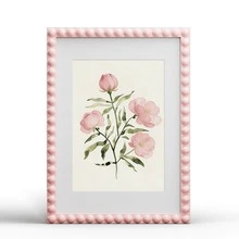 1 khung ảnh kiểu cuộn (4x6/6x8/8x10/A3) kèm viền trắng - 5 màu (Trắng/Đen/Vàng/Xanh dương/Tím) dùng trang trí nhà cửa và văn phòng - Có thể đặt trên bàn hoặc treo tường. - Mô hình tiêu chuẩn - Xem 11