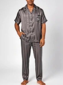 Snug League 男士两件套睡衣，时尚条纹提花面料，短袖上衣和长裤，休闲睡衣，字母刺绣睡衣套装，春夏款 - 灰色 - 查看 3