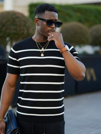 Suéter de punto suave de manga corta con rayas de contraste para hombres de talla grande