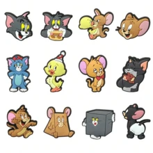 Warner Bros Bộ 1 móc khóa giày hình Tom và Jerry dễ thương, làm từ chất liệu PVC, thích hợp để trang trí túi đi biển, phụ kiện chuột Tom và Jerry mini đáng yêu, móc khóa giày, quà tặng nhỏ cho tiệc sinh nhật, phụ kiện trang phục dự tiệc, áp dụng cho giày và dép, lý tưởng làm quà tặng cho trẻ em và trang trí giày - Móc khóa giày hoạt hình vui nhộn, giày dép cá nhân hóa - Nhiều màu - Xem 4