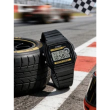 Casio 卡西欧男女通用电子表 - 防水表带，带日历、闹钟、计时功能，复古方形表盘，橡胶材质，运动时尚，适合日常佩戴，是新年、圣诞节或节日礼物的理想之选。 - 黃色 黑色 - 查看 10