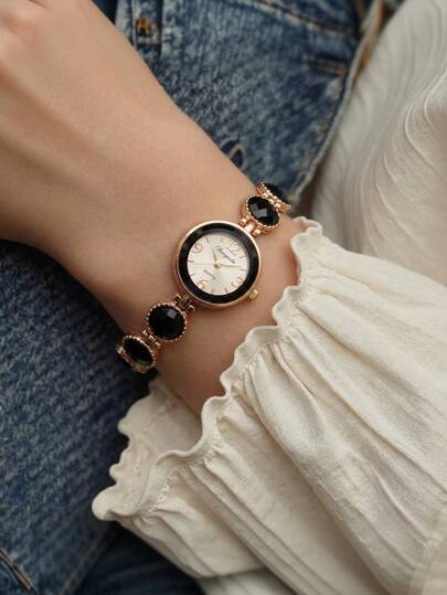 1PC Women's Petite And Exquisite Round Dial Metal Strap Quartz Watch, A Luxurious And Fashionable Timepiece For Women. The Bracelet Features Black Circular Accents, Perfect For Everyday Wear, Parties, And Formal Occasions. An Ideal Birthday Gift, Anniversary Present, Or Christmas Gift For Women. The Perfect Gift Anticipated By Watch Enthusiasts. A Dress Watch For Women.