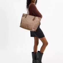 Coach Bolso de hombro para mujer CCD66IMXHE, de PVC con cuero, resistente al desgaste y a los arañazos, de gran capacidad, versátil para ir al trabajo y viajar, marrón clásico y lujoso - marrón - Ver 2