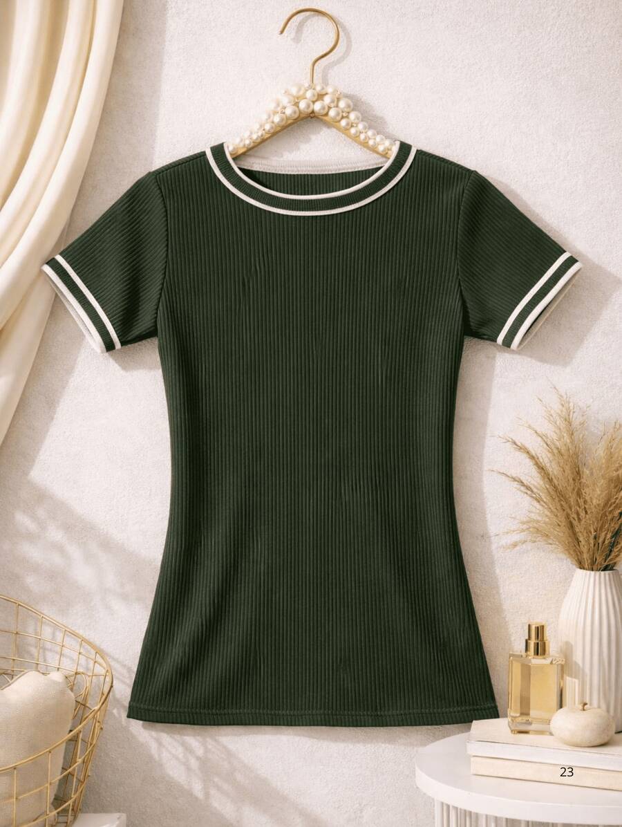Women's Basic Short-Sleeve Blouse In Plain Ribbed Fabric With Round Neck And Neck And Sleeve Details - Verde militar - Ver 1